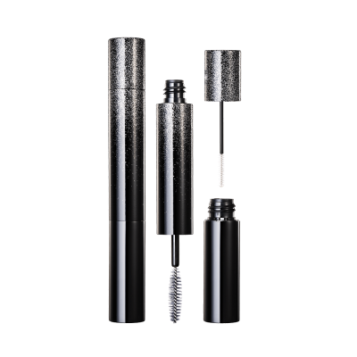 Mascara tube er en praktisk måte å påføre og fjerne mascara på